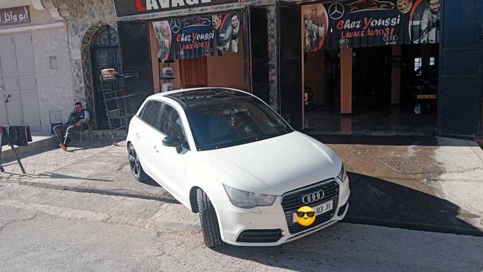 AUDI 